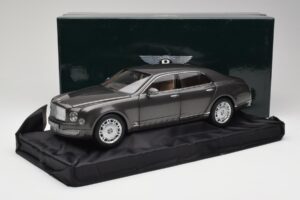 Bentley Mulsanne Brodgar Metallic Minichamps 1:18 BL843 Métal — image 8 sur 8