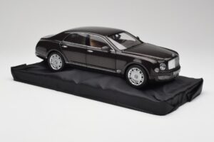 Bentley Mulsanne Burnt Oak Minichamps 1:18 100139905 Métal — image 6 sur 8