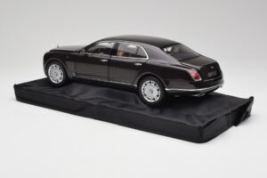 Bentley Mulsanne Burnt Oak Minichamps 1:18 100139905 Métal — image 7 sur 8