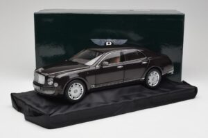 Bentley Mulsanne Burnt Oak Minichamps 1:18 100139905 Métal — image 8 sur 8