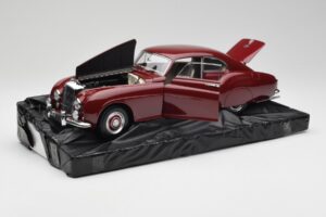 Bentley R-Type Continental Tudor Rouge Minichamps 1:18 100139421 Métal — image 2 sur 8