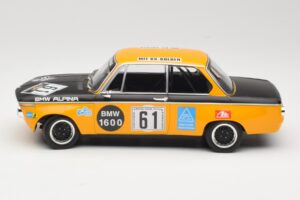 BMW 1600-2 BMW Alpina #61 R. Herzog / N. Lauda DNF 6 Hours Nurburgring 1970 Minichamps 1:18 155702661 Métal — image 3 sur 6