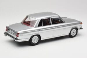 BMW 1800 Ti Argent Minichamps 1:18 107024000 Résine — image 2 sur 6