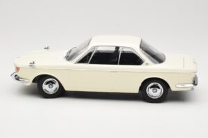 BMW 2000 CS Coupé Crème KK-Scale 1:18 KKDC180121 Métal — image 3 sur 6
