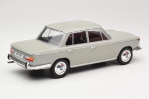 BMW 2000 TI Gris MCG 1:18 MCG18112 Métal — image 2 sur 6