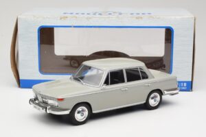 BMW 2000 TI Gris MCG 1:18 MCG18112 Métal — image 6 sur 6