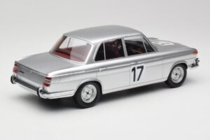 BMW 2000 Ti #17 J. Ickx / H. Hahne 24 Hours of Spa 1966 Winners Minichamps 1:18 107662517 Résine — image 2 sur 6