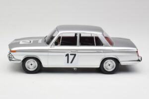 BMW 2000 Ti #17 J. Ickx / H. Hahne 24 Hours of Spa 1966 Winners Minichamps 1:18 107662517 Résine — image 3 sur 6