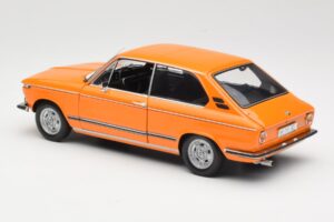 BMW 2000 Tii Touring Orange Minichamps 1:18 80430145824 Métal — image 7 sur 8