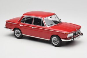 BMW 2000 121 Rouge MCG 1:18 MCG18543 Métal — image 4 sur 6