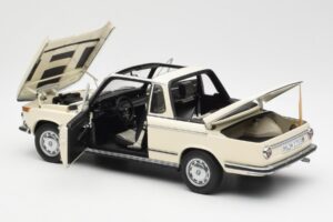 BMW 2002 Baur Cabriolet E10 Chamonix Blanc AUTOart 1:18 70532 Métal — image 5 sur 8