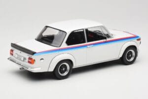 BMW 2002 E10 Turbo Blanc MCG 1:18 MCG18408R Métal — image 2 sur 6