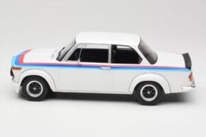 BMW 2002 E10 Turbo Blanc MCG 1:18 MCG18408R Métal — image 3 sur 6