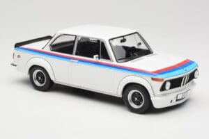 BMW 2002 E10 Turbo Blanc MCG 1:18 MCG18408R Métal — image 4 sur 6