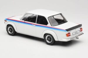 BMW 2002 E10 Turbo Blanc MCG 1:18 MCG18408R Métal — image 5 sur 6