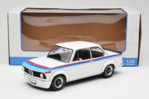 BMW 2002 E10 Turbo Blanc MCG 1:18 MCG18408R Métal — image 6 sur 6