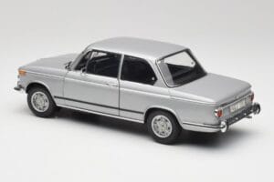 BMW 2002 Tii Polaris Argent AUTOart 1:18 80430146517 Métal — image 7 sur 8