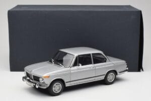 BMW 2002 Tii Polaris Argent AUTOart 1:18 80430146517 Métal — image 8 sur 8