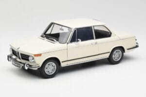 BMW 2002 Blanc Kyosho 1:18 08541W Métal