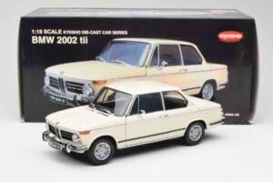 BMW 2002 Blanc Kyosho 1:18 08541W Métal — image 8 sur 8