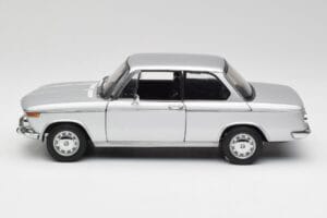 BMW 2002tii Argent AUTOart 1:18 80430151479 Métal — image 4 sur 8