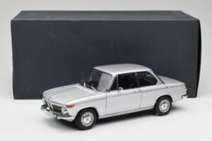 BMW 2002tii Argent AUTOart 1:18 80430151479 Métal — image 8 sur 8