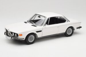 BMW 3.0 CSi E9 Blanc Minichamps 1:18 180029026 Métal