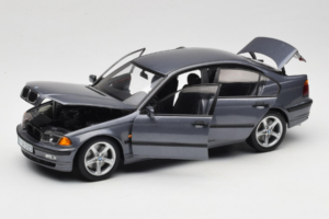 BMW 318i E46 Grey Metallic Édition Concessionnaire UT Models 1:18 80430028459 Métal — image 2 sur 8