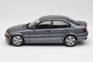 BMW 318i E46 Grey Metallic Édition Concessionnaire UT Models 1:18 80430028459 Métal — image 4 sur 8