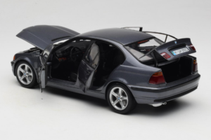 BMW 318i E46 Grey Metallic Édition Concessionnaire UT Models 1:18 80430028459 Métal — image 5 sur 8
