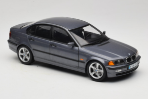 BMW 318i E46 Grey Metallic Édition Concessionnaire UT Models 1:18 80430028459 Métal — image 6 sur 8