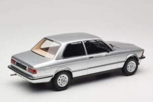 BMW 320 E21 Argent Minichamps 1:18 107024200 Résine — image 2 sur 6