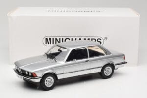 BMW 320 E21 Argent Minichamps 1:18 107024200 Résine — image 6 sur 6
