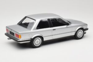 BMW 323i E21 Argent Minichamps 1:18 155026001 Métal — image 2 sur 6