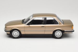 BMW 323i E30 Brown Metallic Minichamps 1:18 155026004 Métal — image 3 sur 6