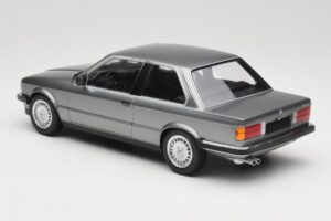 BMW 323i E30 Grey Metallic Minichamps 1:18 155026006 Métal — image 5 sur 6