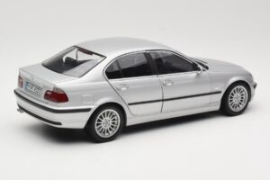 BMW 330i E46 Argent UT 1:18 80430302328 Métal — image 3 sur 8