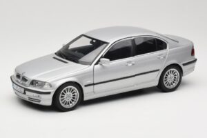 BMW 330i E46 Argent UT 1:18 80430302328 Métal