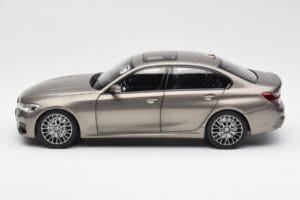 BMW 330i G20 Argent Norev 1:18 183275 Métal — image 4 sur 8