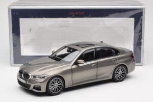 BMW 330i G20 Argent Norev 1:18 183275 Métal — image 8 sur 8