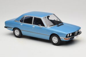 BMW 5 Series E12 Bleu MCG 1:18 MCG18541 Métal — image 4 sur 6