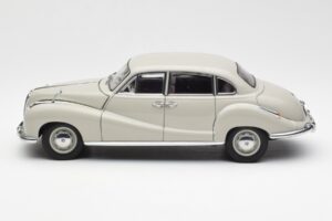 BMW 501 Cortina Gris AUTOart 1:18 80430393098 Métal — image 4 sur 8