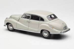 BMW 501 Cortina Gris AUTOart 1:18 80430393098 Métal — image 7 sur 8
