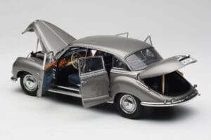 BMW 502 2.6 Luxus Silver Beige Metallic AUTOart 1:18 70591 Métal — image 5 sur 8