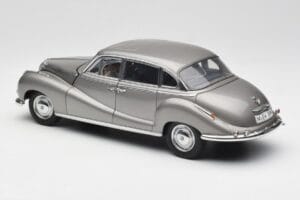 BMW 502 2.6 Luxus Silver Beige Metallic AUTOart 1:18 70591 Métal — image 7 sur 8