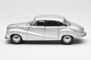 BMW 502 2.6 Luxus Super Argent AUTOart 1:18 70593 Métal — image 4 sur 8