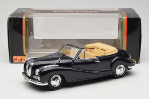 BMW 502 Cabriolet Noir Maisto 1:18 31817 Métal — image 8 sur 8