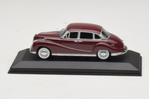 BMW 502 V8 Rouge Foncé Minichamps 1:43 430022402 Métal
