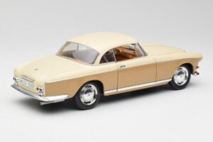 BMW 503 Beige Revell 1:18 8832 Métal — image 3 sur 8