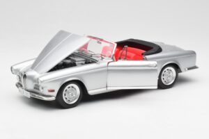 BMW 503 Argent Revell 1:18 18787 Métal — image 2 sur 8